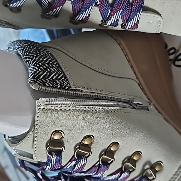 Heeled ankle boot - Picture 3 of 4